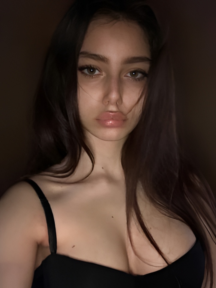 Эмма привлекальеная девушка из Черноморское цена от 2000 руб