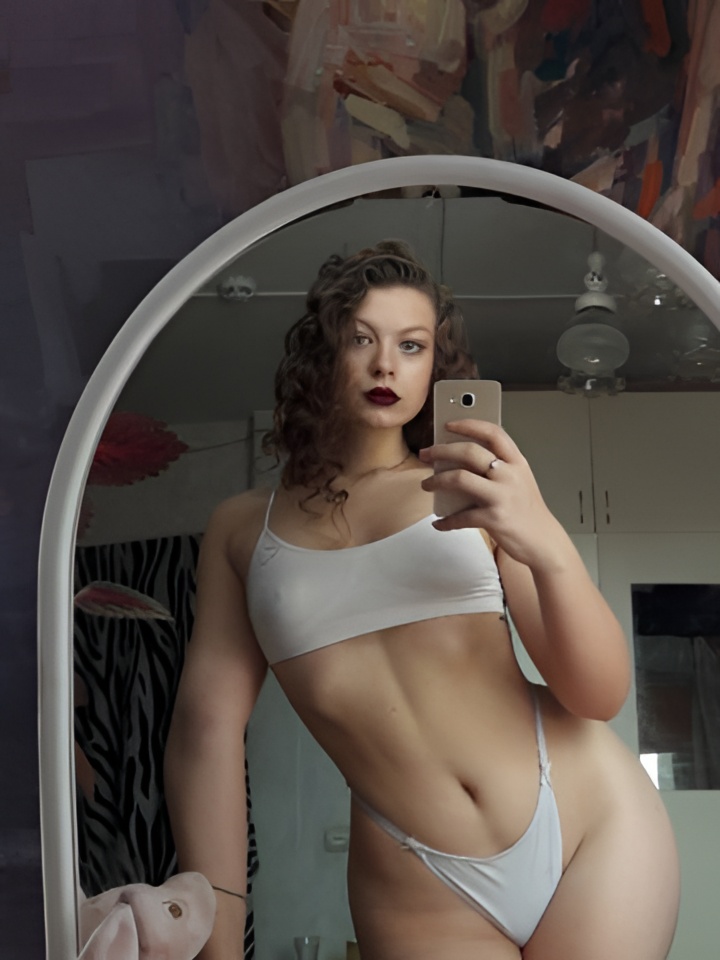 Снежана привлекальеная девушка из Черноморское цена от 4000 руб