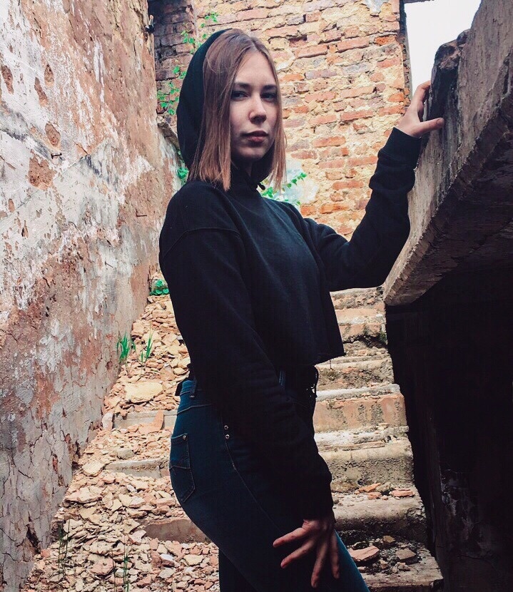 Елена привлекальеная девушка из Черноморское цена от 3500 руб