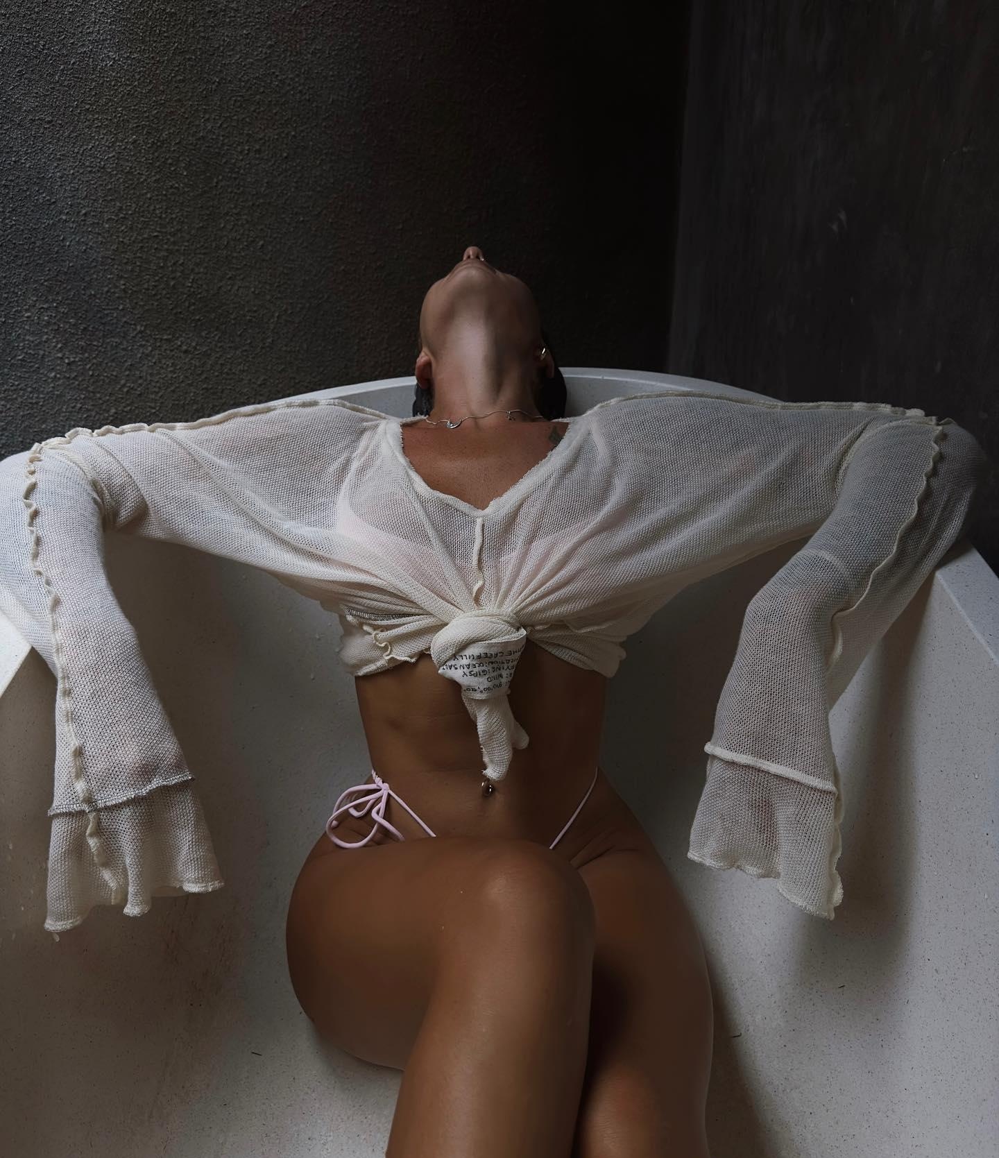 ОЛЕСЯ привлекальеная девушка из Черноморское цена от 6000 руб