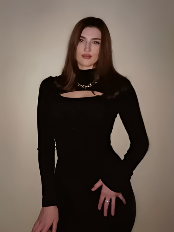 Азалия привлекательная девушка из Черноморское цена от 2500 руб