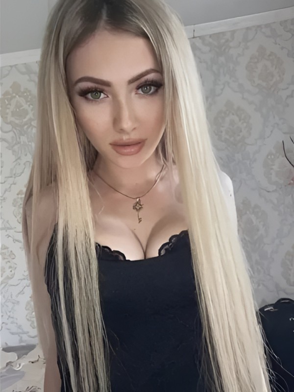 Карина привлекательная девушка из Черноморское цена от 3000 руб