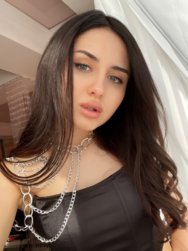 Ксения привлекательная девушка из Черноморское цена от 5000 руб