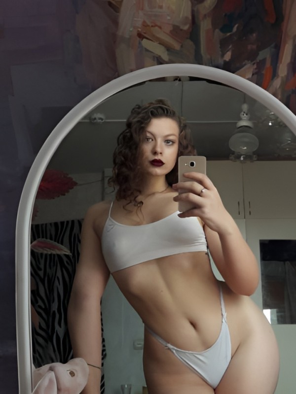 Снежана привлекательная девушка из Черноморское цена от 4000 руб