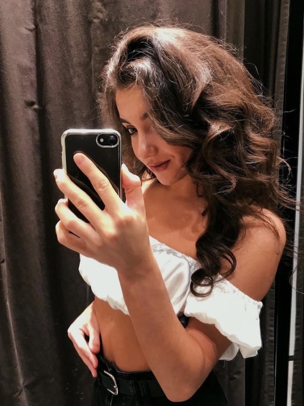 🎥 Анжела привлекательная девушка из Черноморское цена от 4000 руб